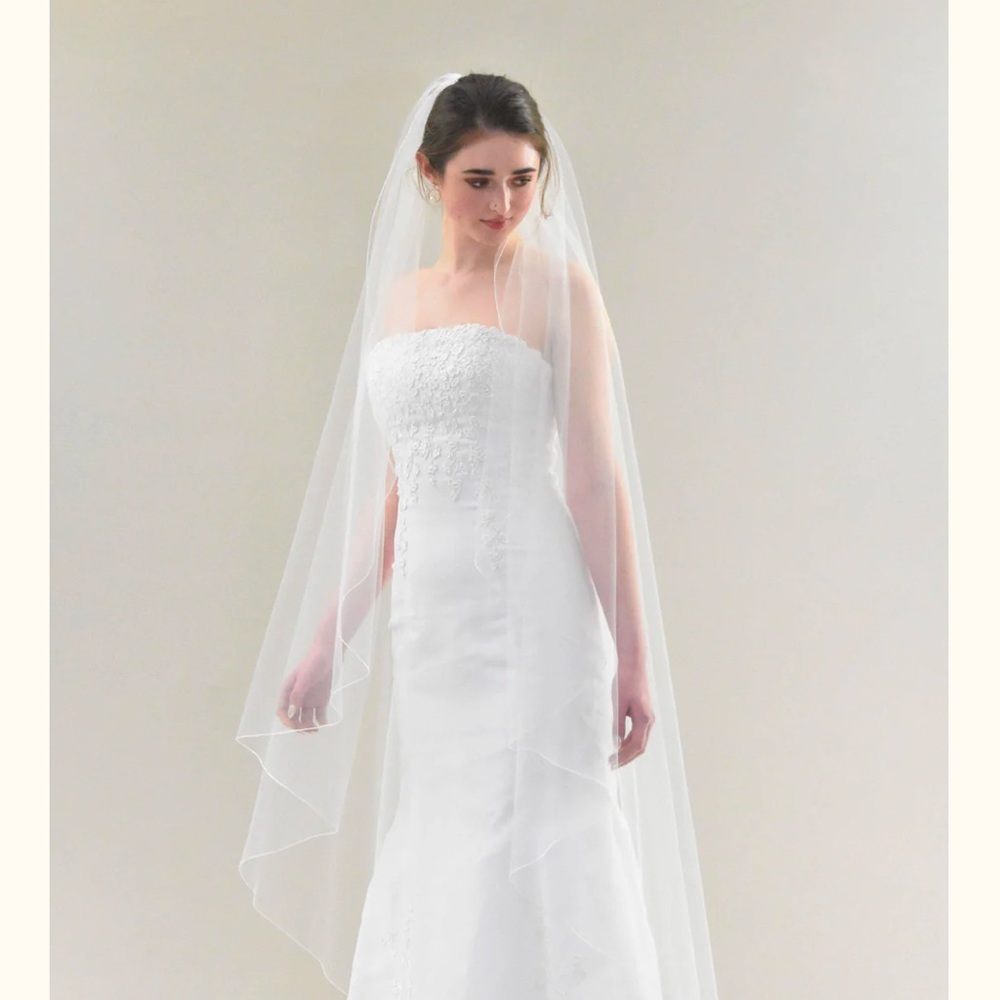 BRAND NEW Bridal Veil | KC Bridal | Angel Cut Chapel Veil with Pencil Edge